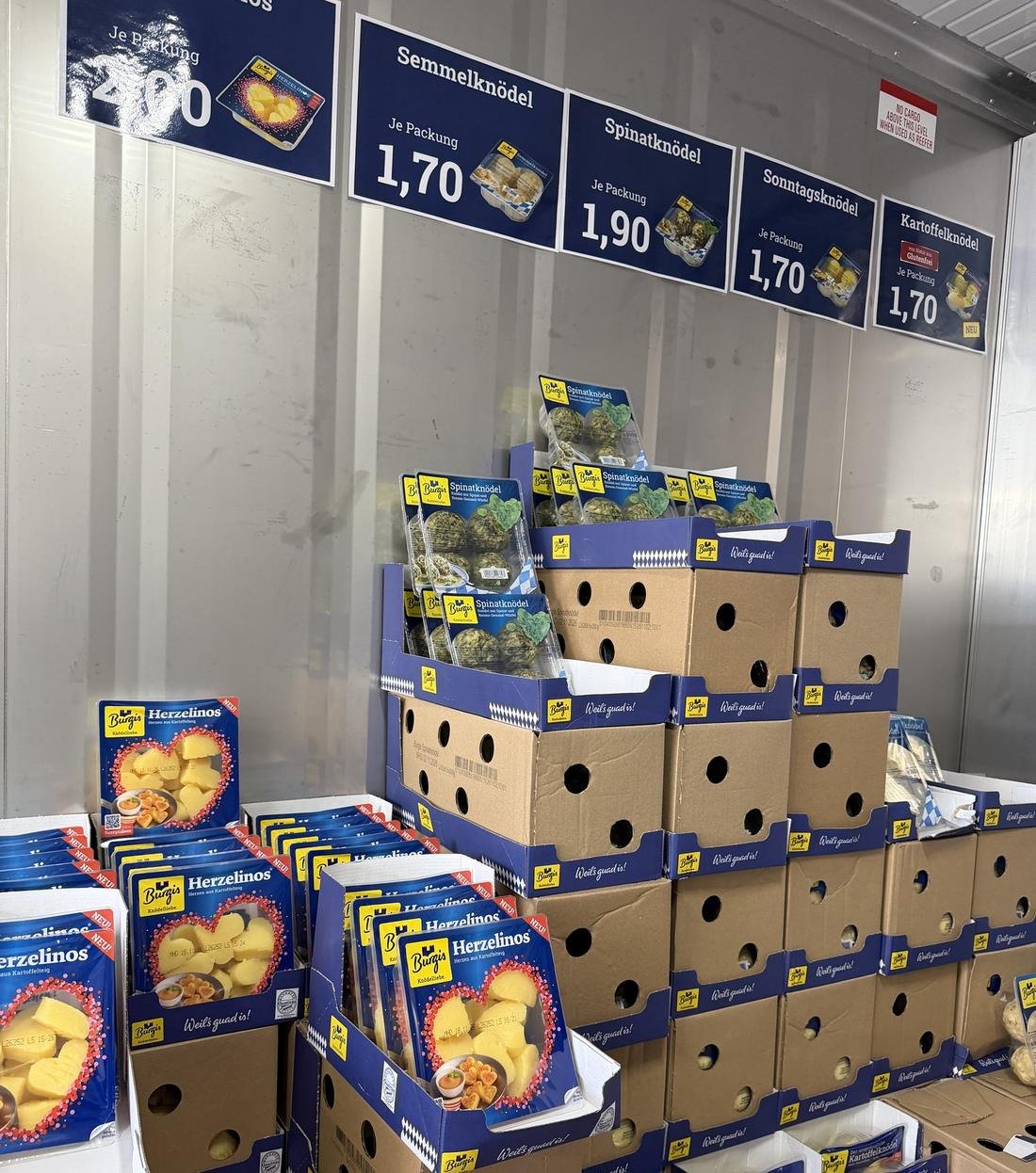 Herzelinos und Spinatknödel im Container